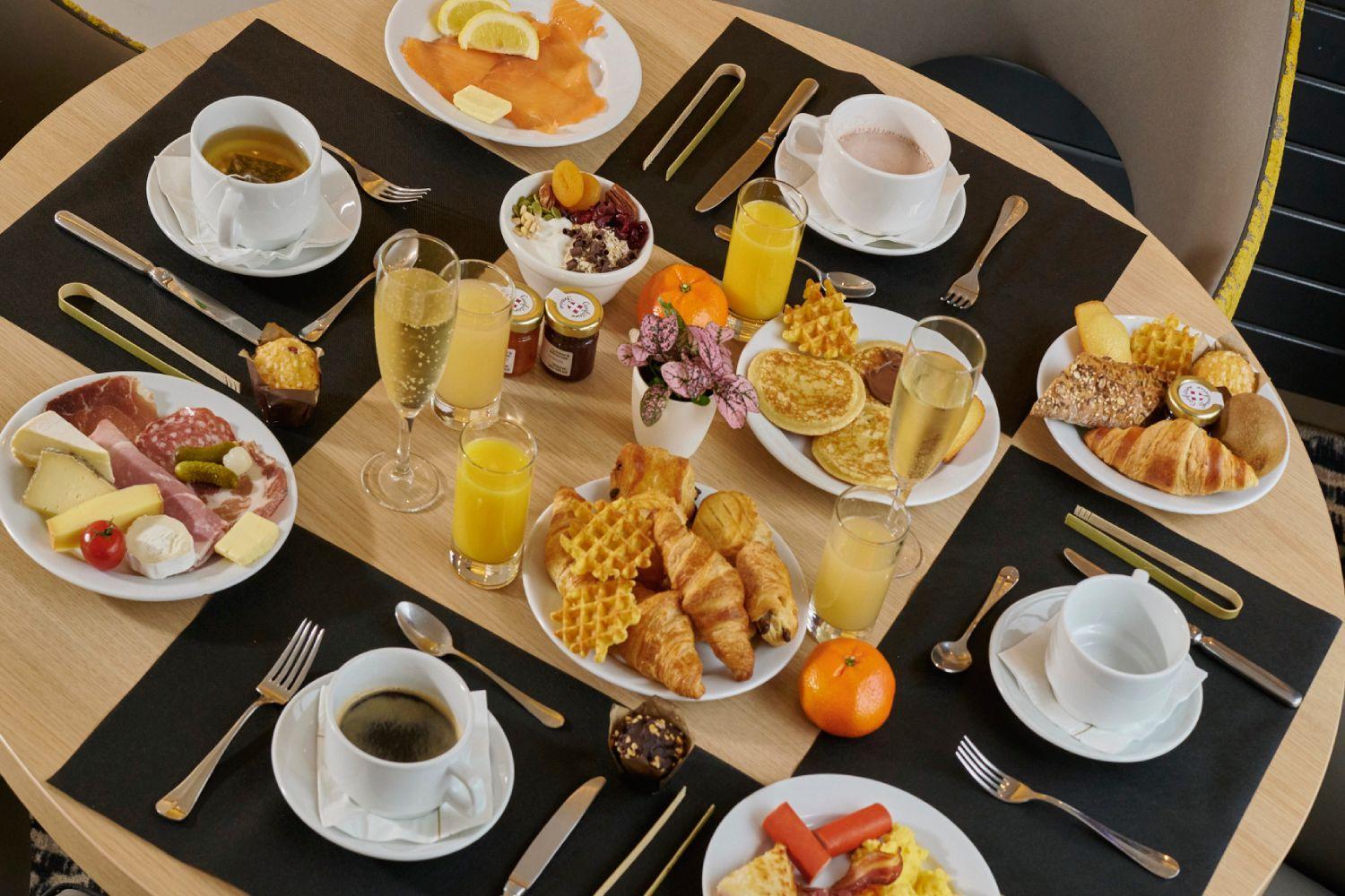 Petit-déjeuner |  Best Western Plus Hôtel Carlton à Annecy